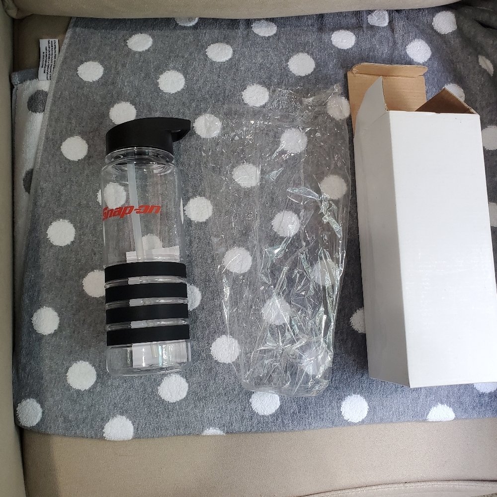 NIB Snap On Tools water bottle